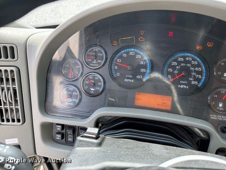 image for item YA4073 2019 International 4300 box truck