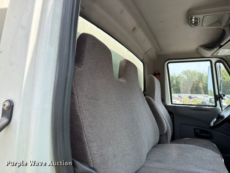 image for item YA4073 2019 International 4300 box truck