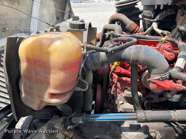image for item YA4073 2019 International 4300 box truck