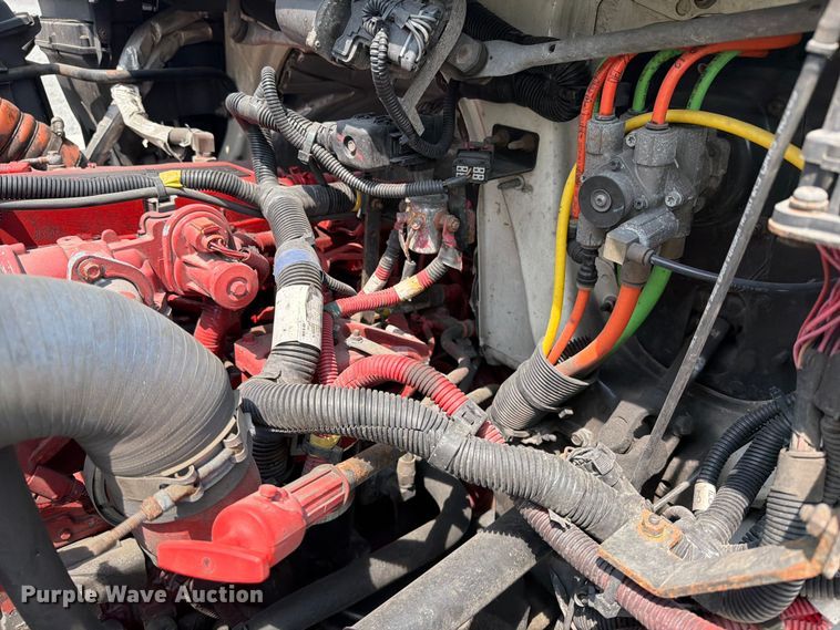 image for item YA4073 2019 International 4300 box truck