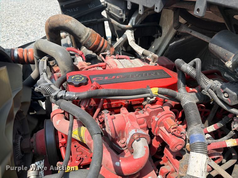 image for item YA4073 2019 International 4300 box truck