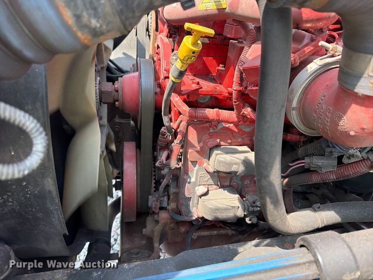 image for item YA4073 2019 International 4300 box truck