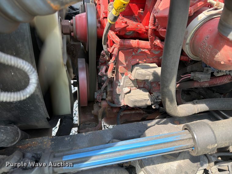 image for item YA4073 2019 International 4300 box truck