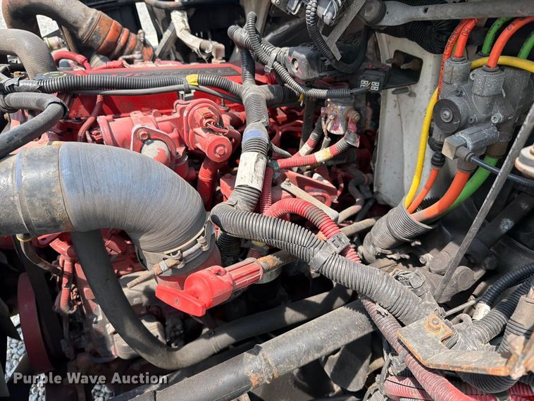 image for item YA4073 2019 International 4300 box truck