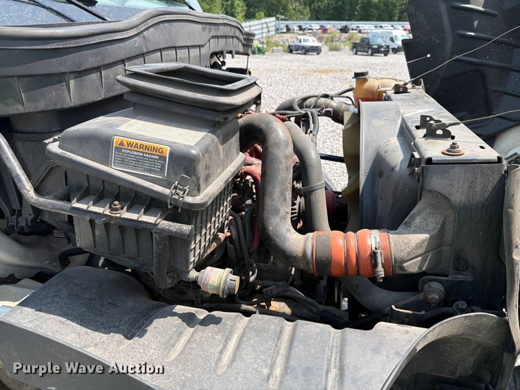 image for item YA4073 2019 International 4300 box truck