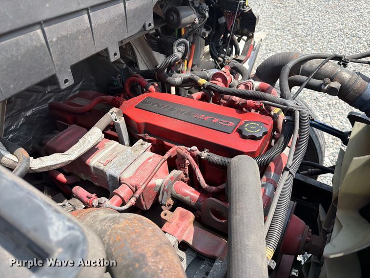 image for item YA4073 2019 International 4300 box truck