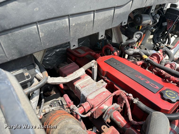 image for item YA4073 2019 International 4300 box truck