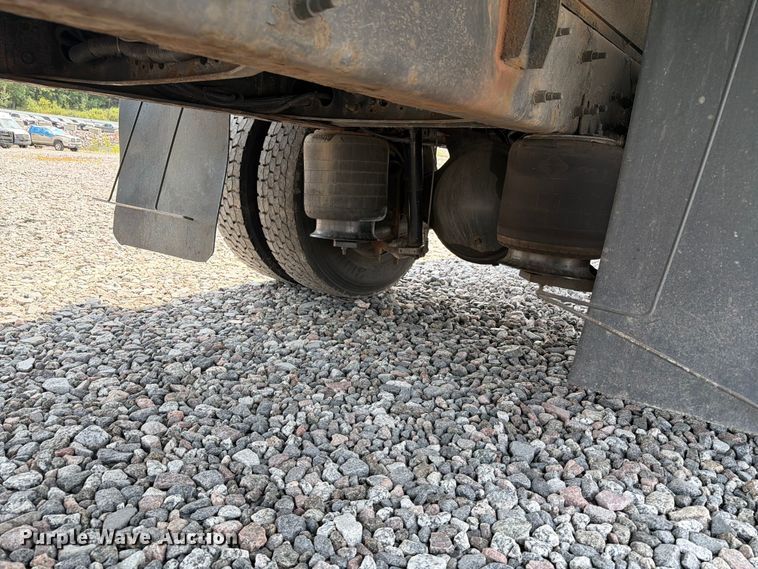 image for item YA4073 2019 International 4300 box truck