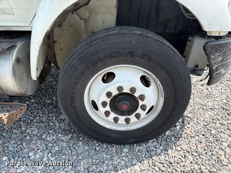 image for item YA4073 2019 International 4300 box truck