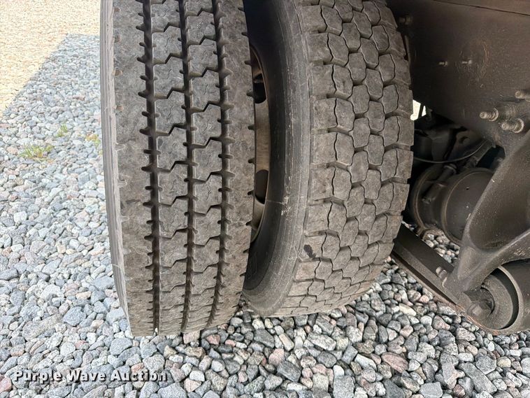 image for item YA4073 2019 International 4300 box truck