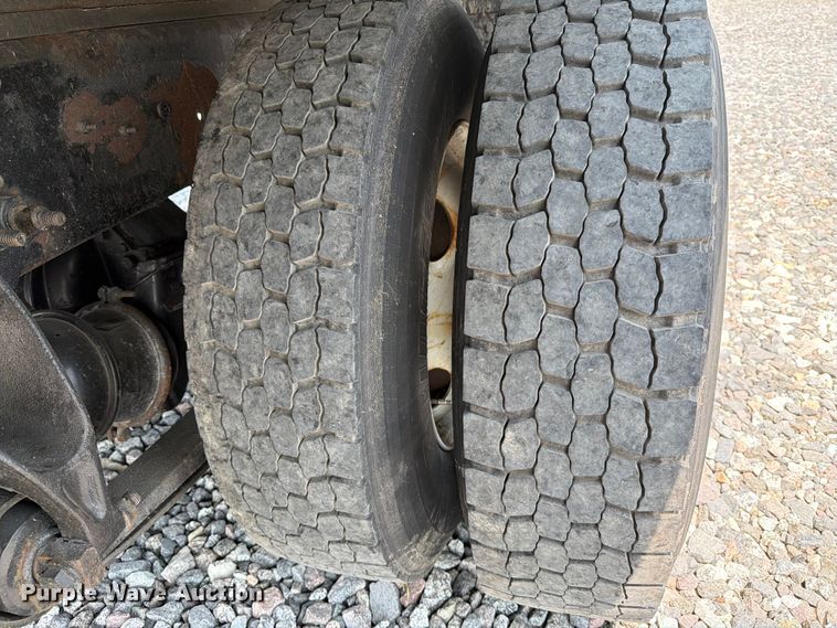 image for item YA4073 2019 International 4300 box truck