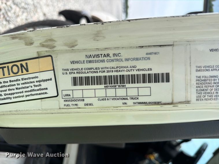 image for item YA4073 2019 International 4300 box truck