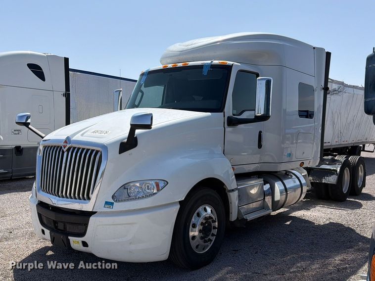 2019 International LT625 semi truck