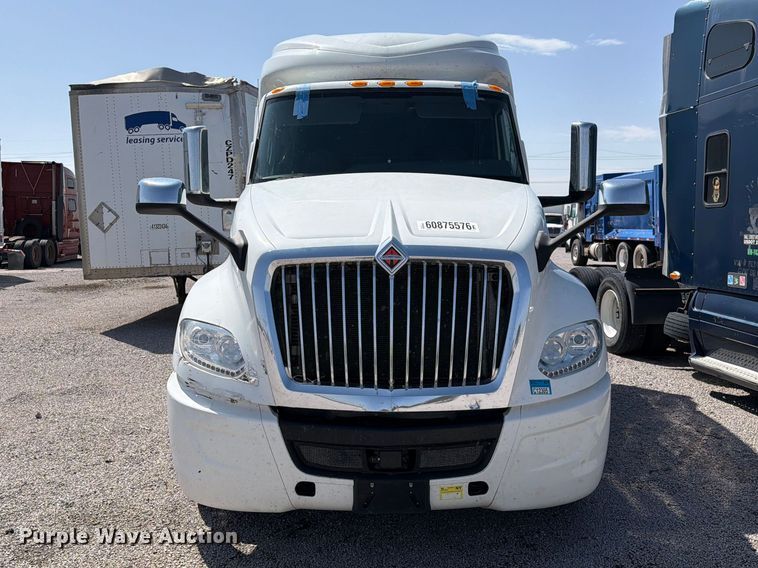 image for item YA4162 2019 International LT625 semi truck