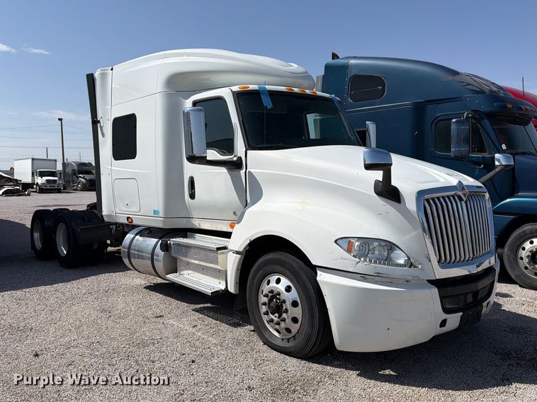 image for item YA4162 2019 International LT625 semi truck