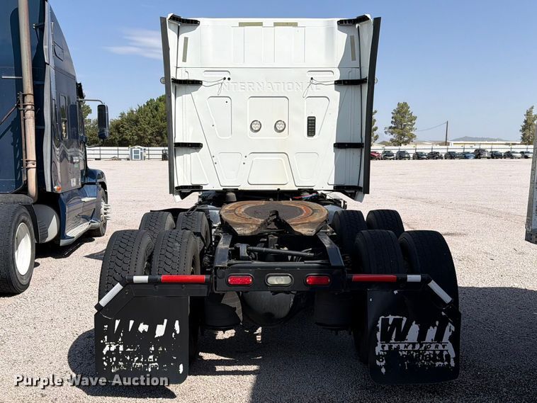 image for item YA4162 2019 International LT625 semi truck
