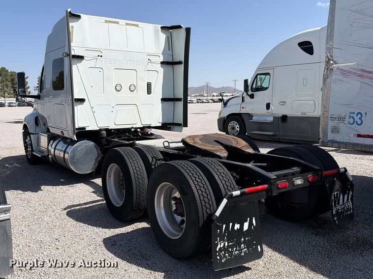 image for item YA4162 2019 International LT625 semi truck