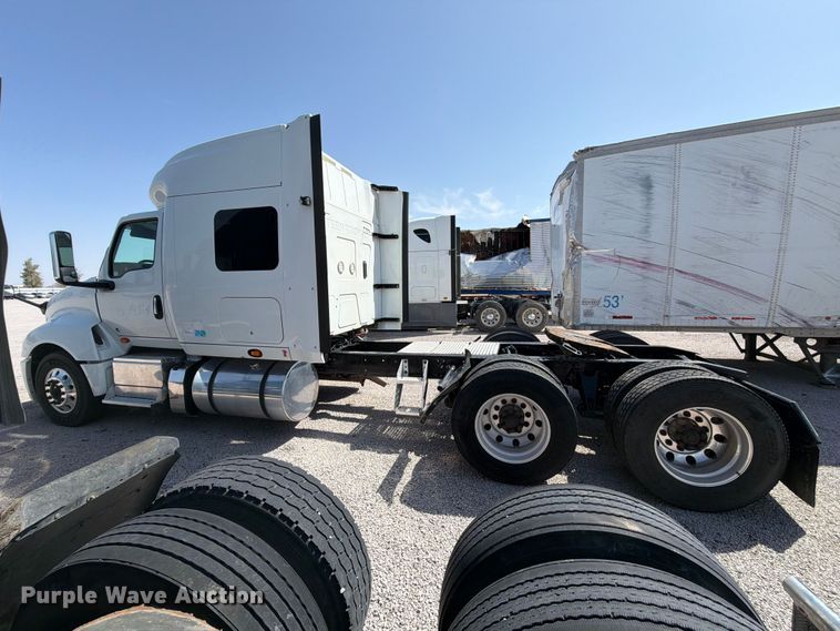 image for item YA4162 2019 International LT625 semi truck