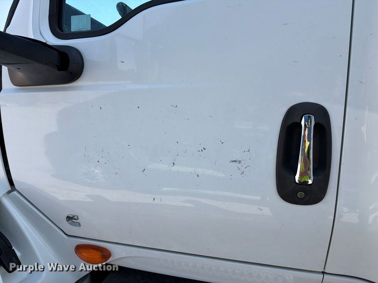 image for item YA4162 2019 International LT625 semi truck