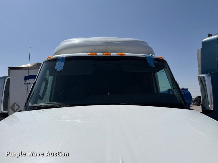 image for item YA4162 2019 International LT625 semi truck