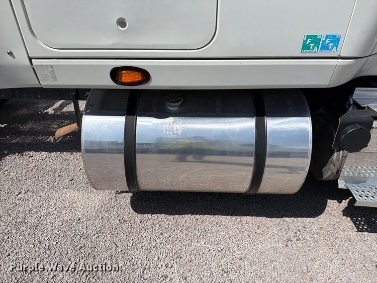 image for item YA4162 2019 International LT625 semi truck