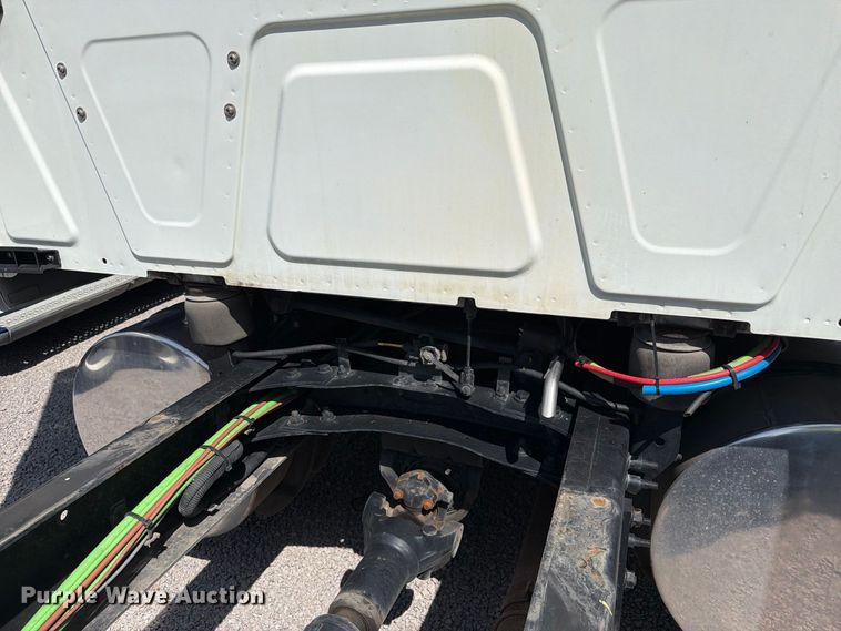 image for item YA4162 2019 International LT625 semi truck