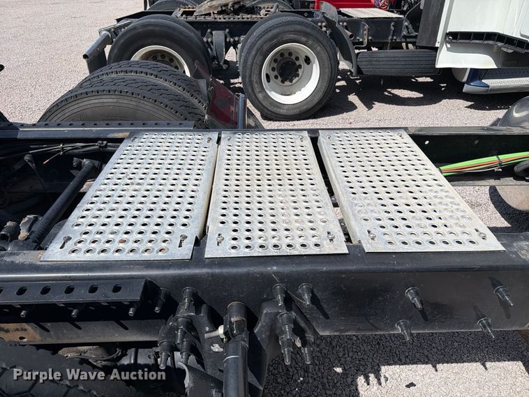 image for item YA4162 2019 International LT625 semi truck