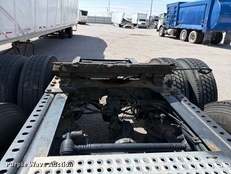 image for item YA4162 2019 International LT625 semi truck