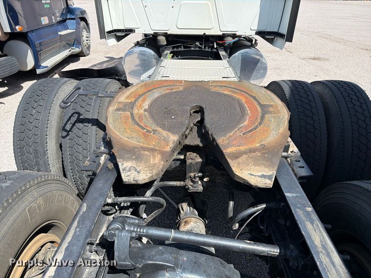 image for item YA4162 2019 International LT625 semi truck