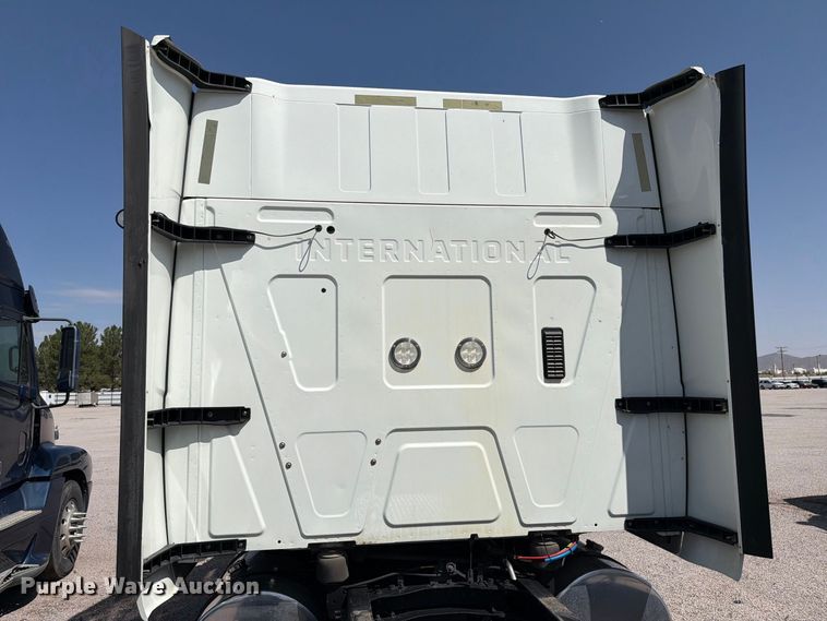 image for item YA4162 2019 International LT625 semi truck