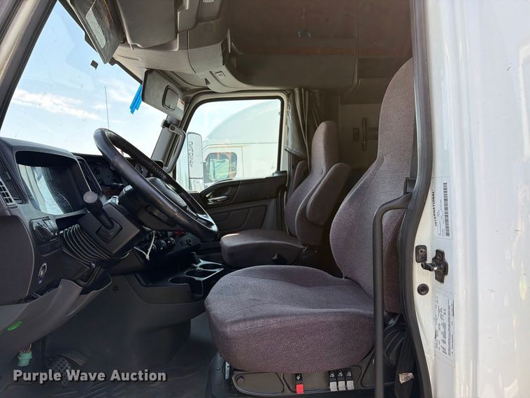 image for item YA4162 2019 International LT625 semi truck