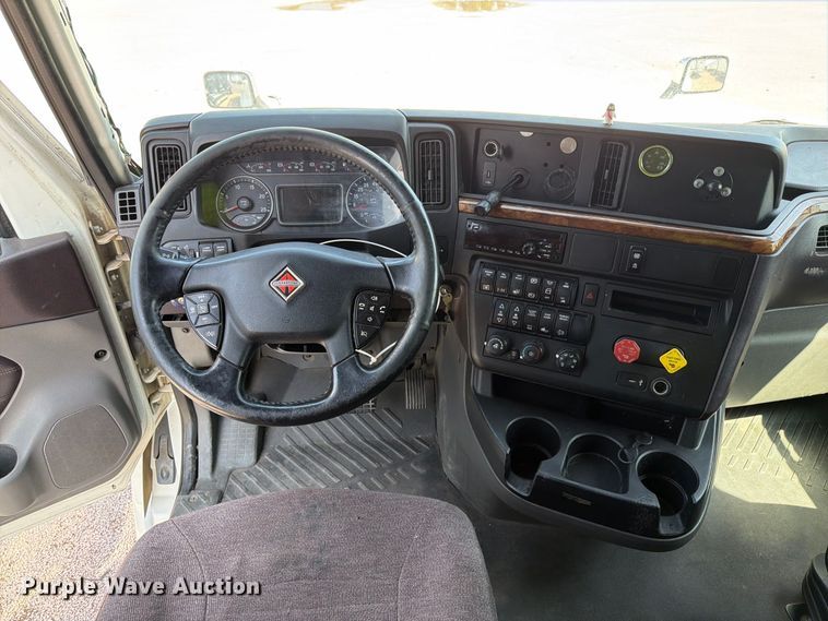 image for item YA4162 2019 International LT625 semi truck