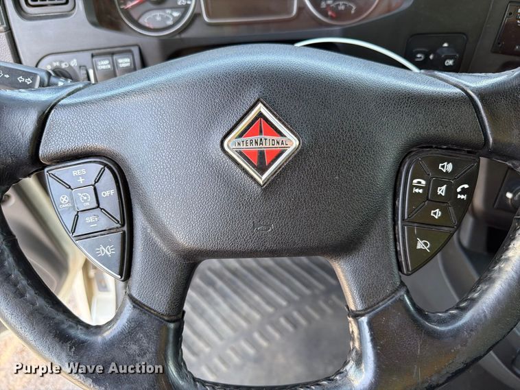 image for item YA4162 2019 International LT625 semi truck