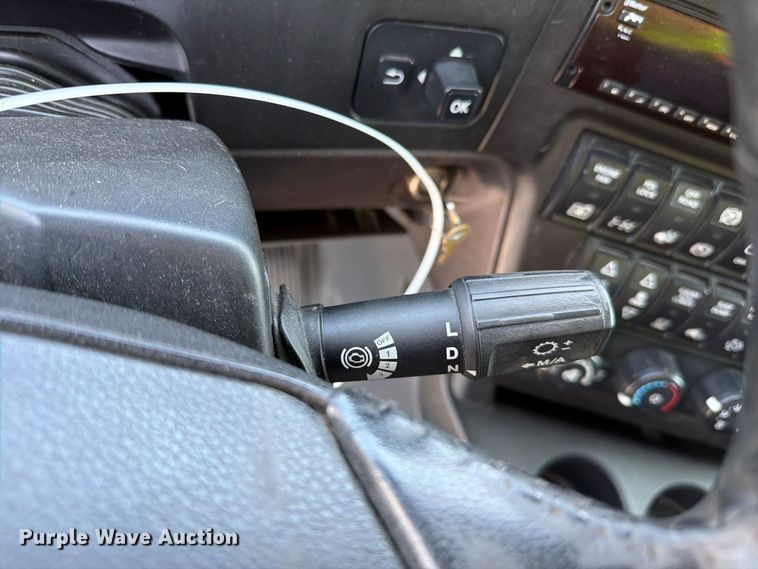 image for item YA4162 2019 International LT625 semi truck