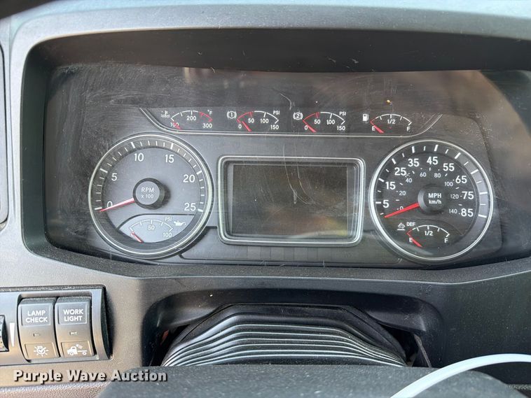 image for item YA4162 2019 International LT625 semi truck