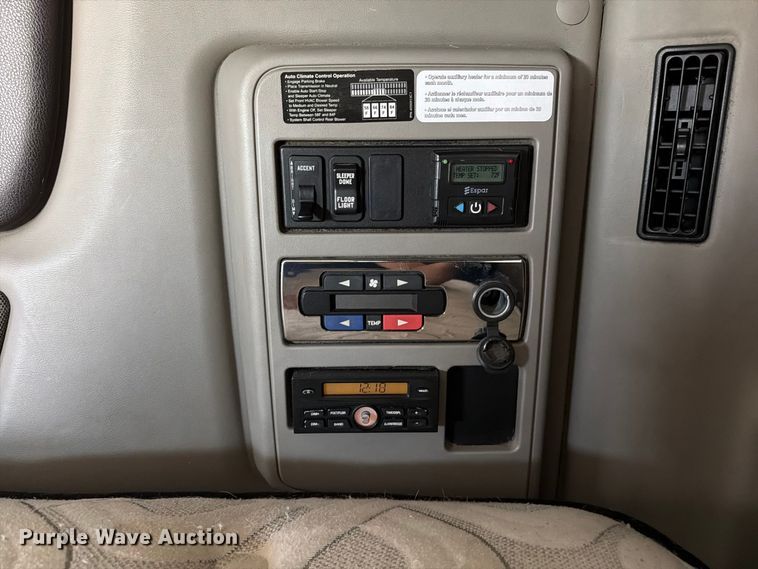 image for item YA4162 2019 International LT625 semi truck