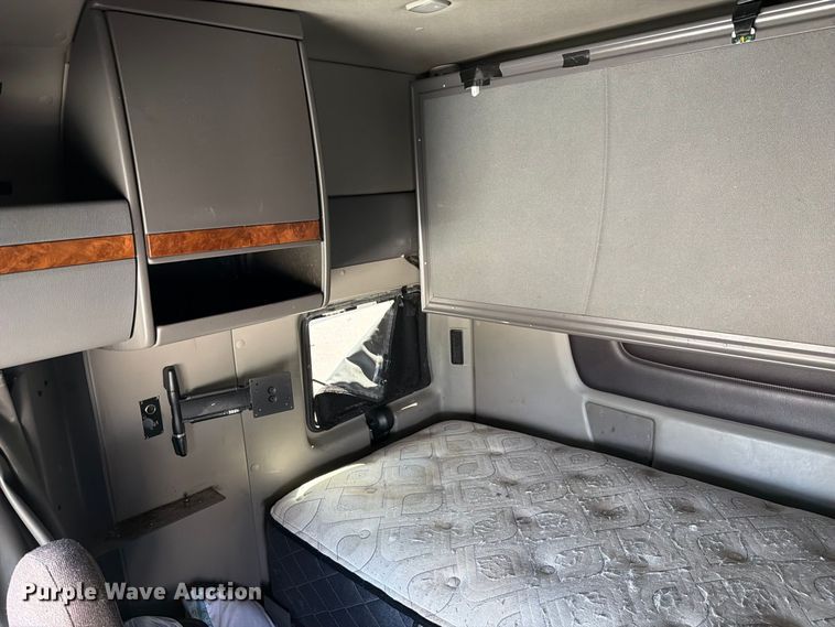 image for item YA4162 2019 International LT625 semi truck