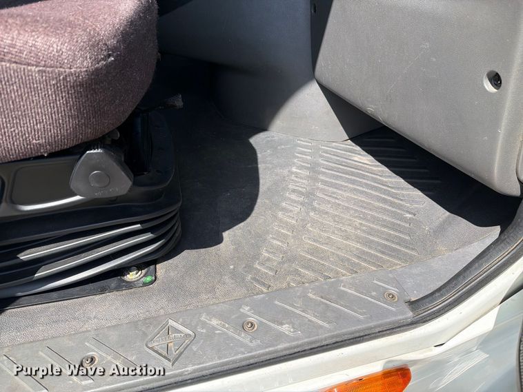 image for item YA4162 2019 International LT625 semi truck