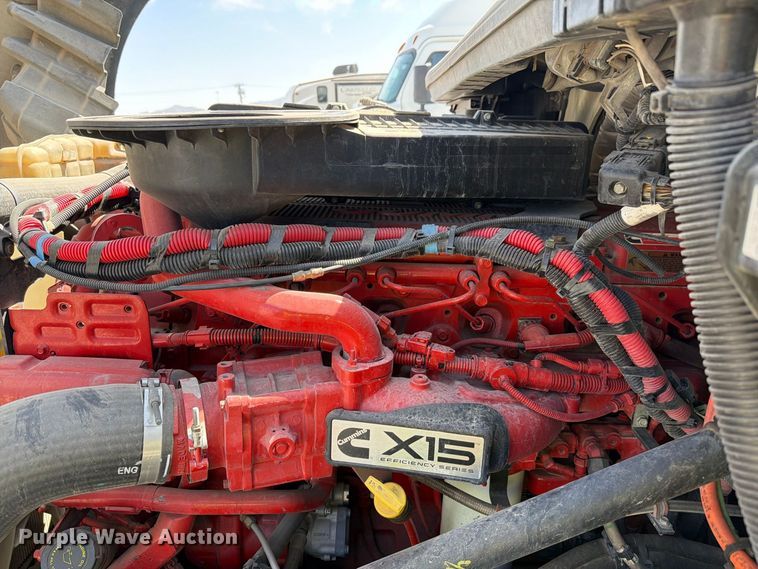 image for item YA4162 2019 International LT625 semi truck