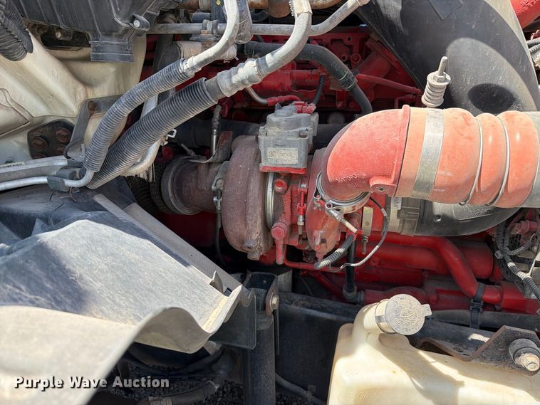 image for item YA4162 2019 International LT625 semi truck