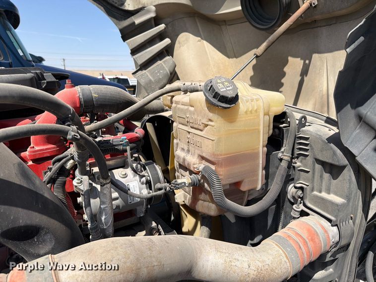 image for item YA4162 2019 International LT625 semi truck