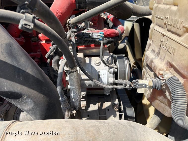 image for item YA4162 2019 International LT625 semi truck