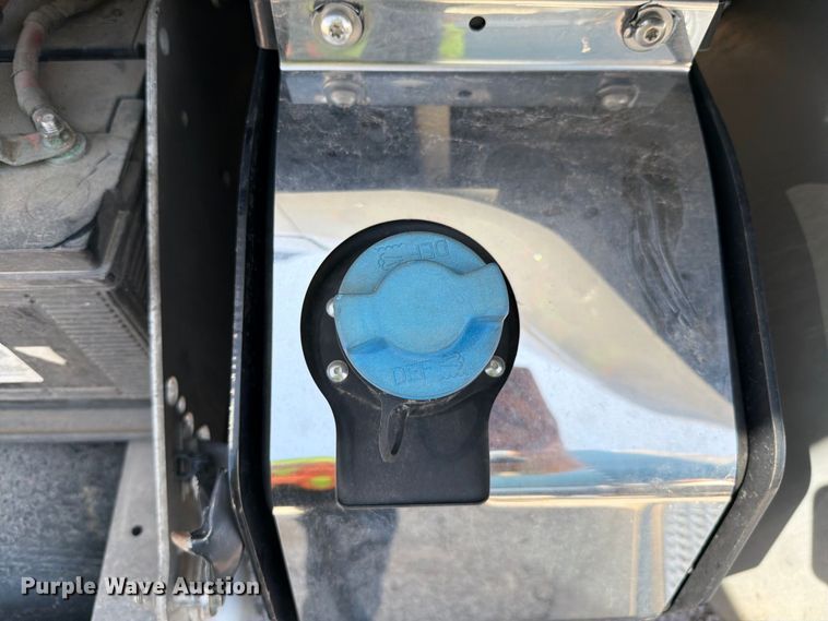 image for item YA4162 2019 International LT625 semi truck