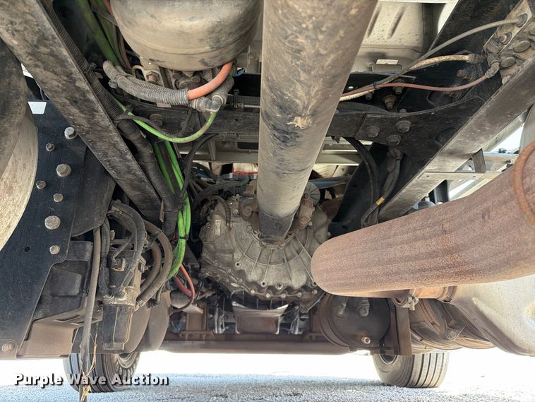 image for item YA4162 2019 International LT625 semi truck
