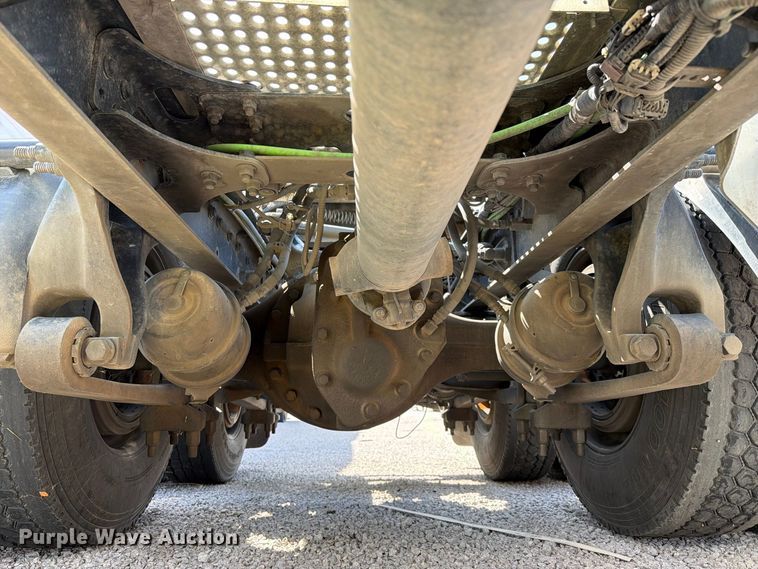 image for item YA4162 2019 International LT625 semi truck