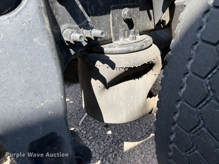 image for item YA4162 2019 International LT625 semi truck