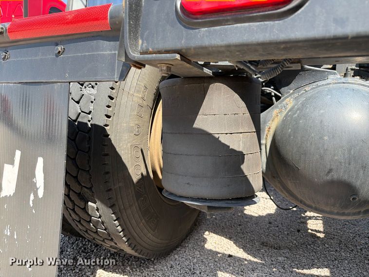 image for item YA4162 2019 International LT625 semi truck