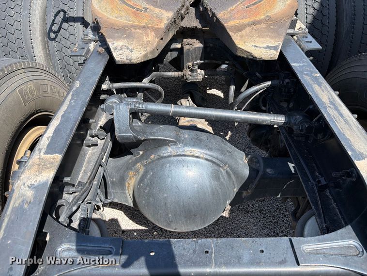 image for item YA4162 2019 International LT625 semi truck