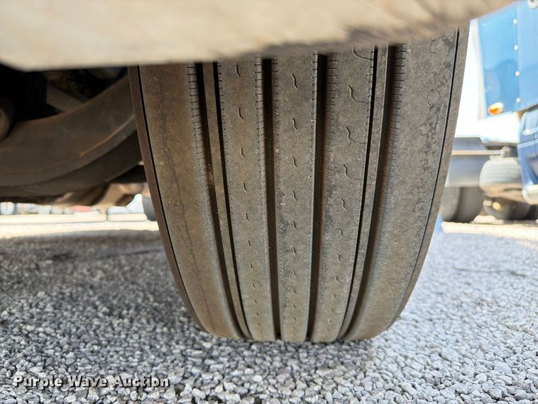 image for item YA4162 2019 International LT625 semi truck