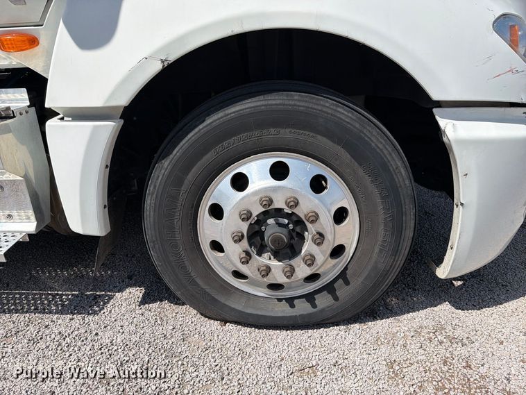 image for item YA4162 2019 International LT625 semi truck